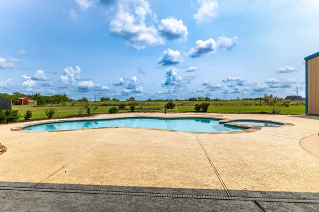 $595,000 | 1812 Settlers Ct Drive, Sealy, TX 77474