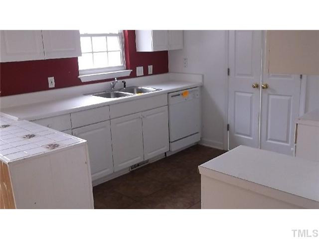 1213 Swingline Way Raleigh, NC 27610 - Photo 2 of 10 Kitchen