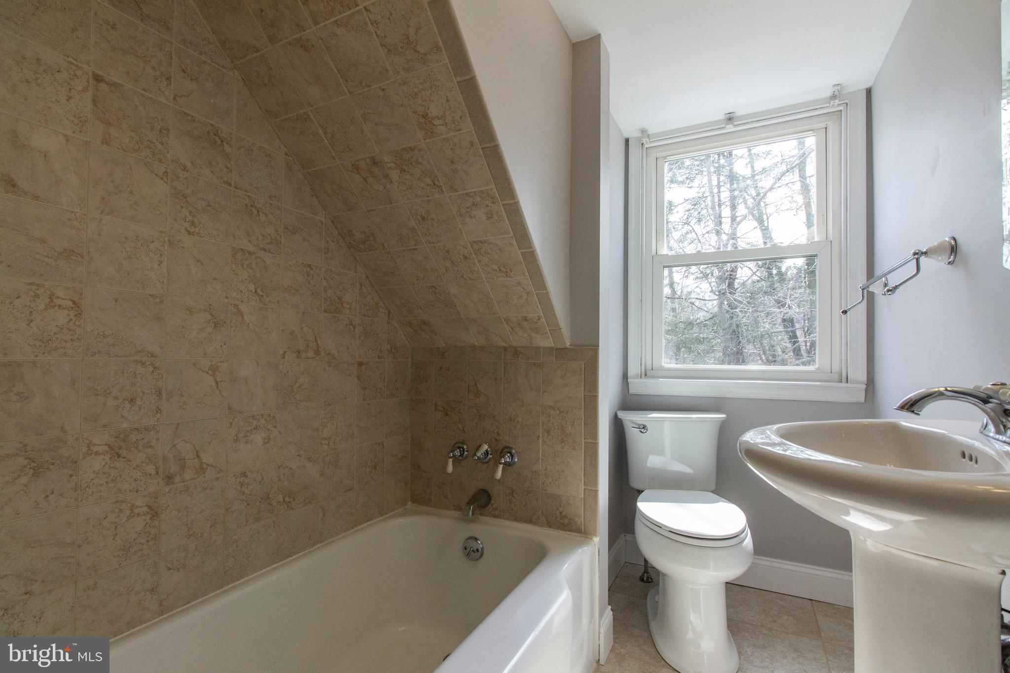 608 Burton Road Oreland, PA 19075 - Photo 17 of 30