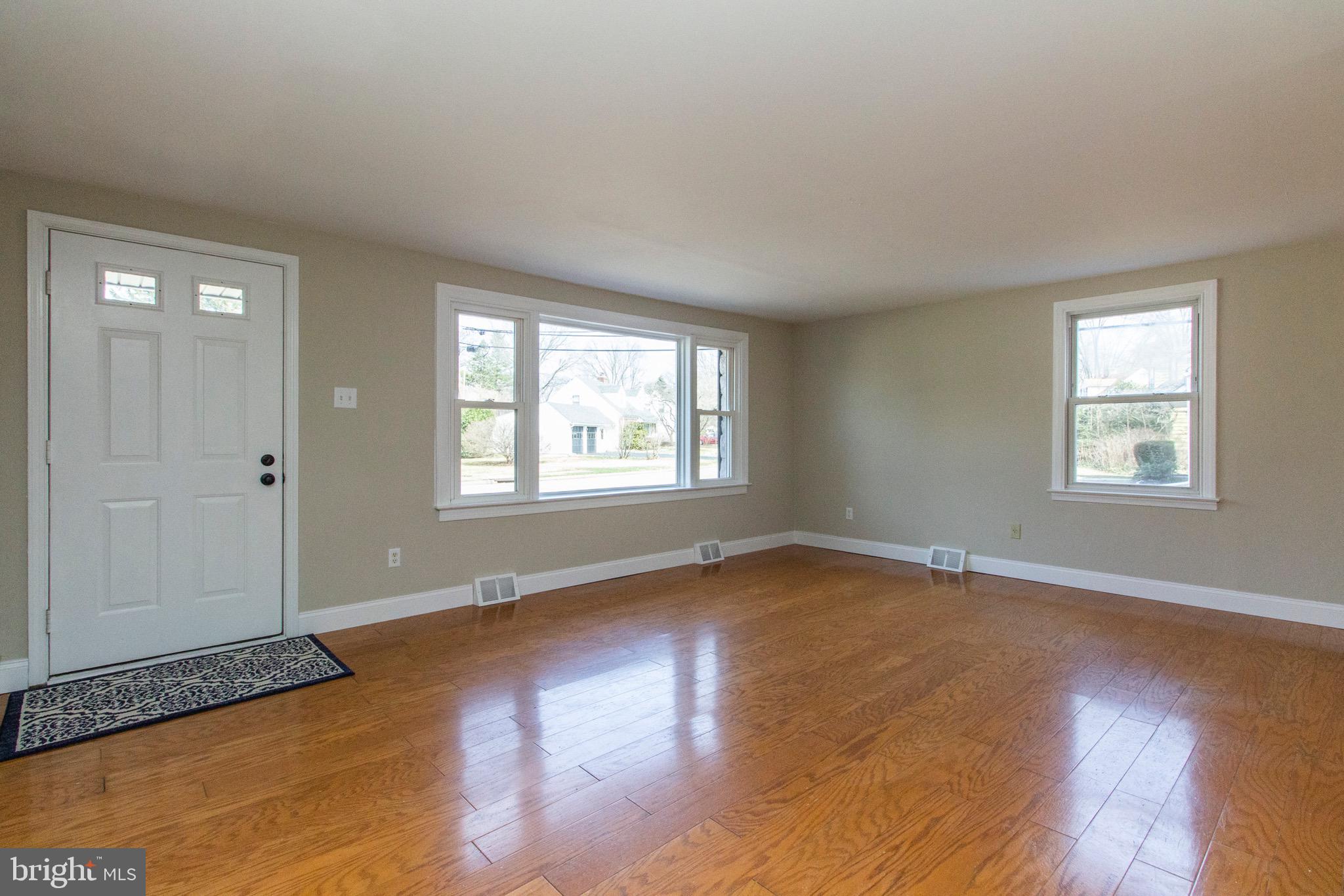 608 Burton Road Oreland, PA 19075 - Photo 3 of 30
