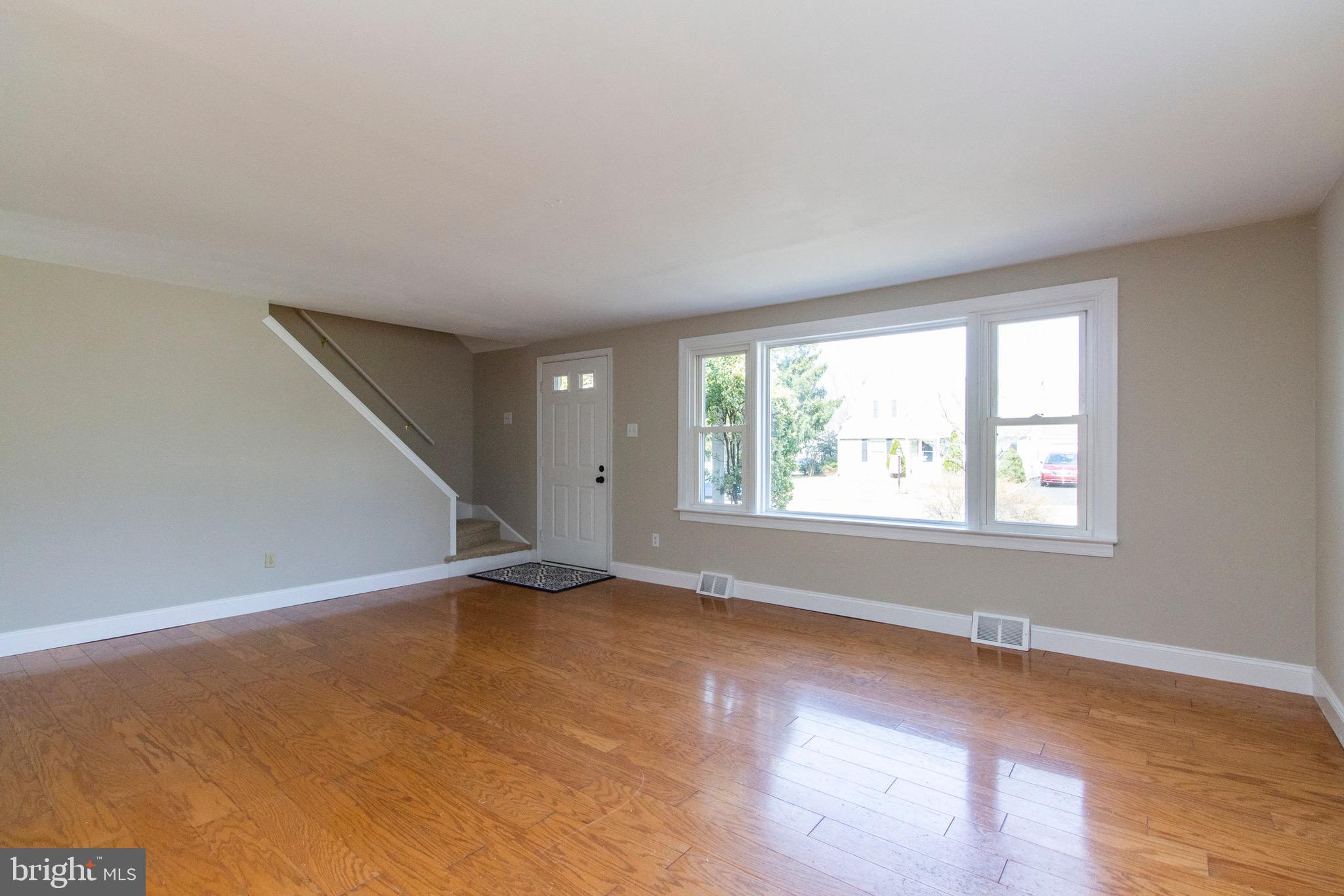 608 Burton Road Oreland, PA 19075 - Photo 5 of 30