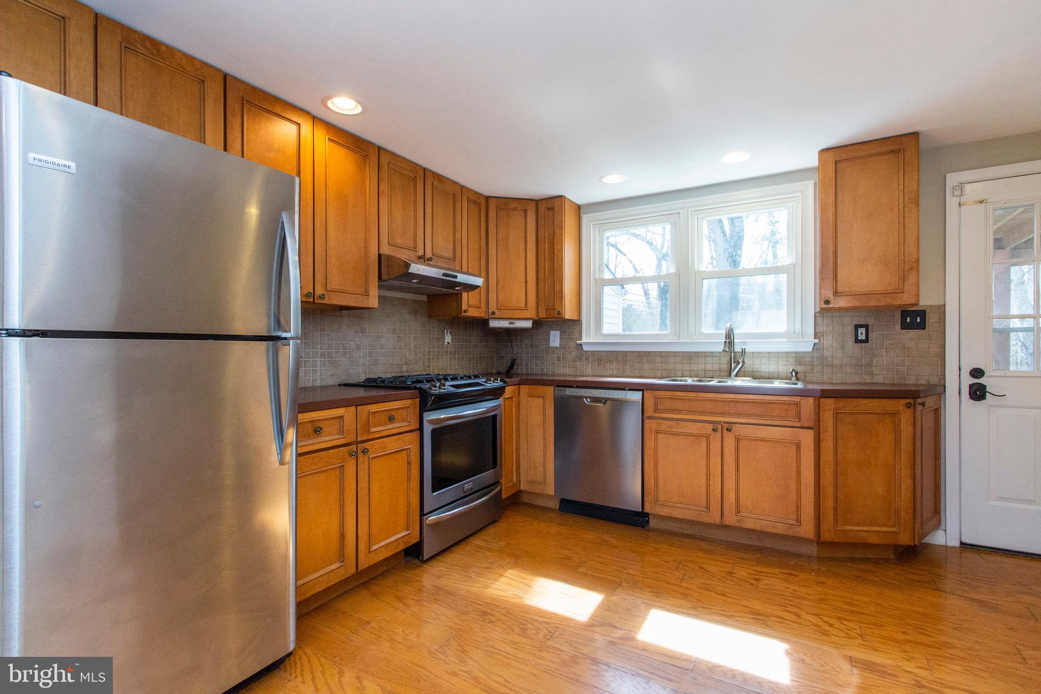 608 Burton Road Oreland, PA 19075 - Photo 7 of 30