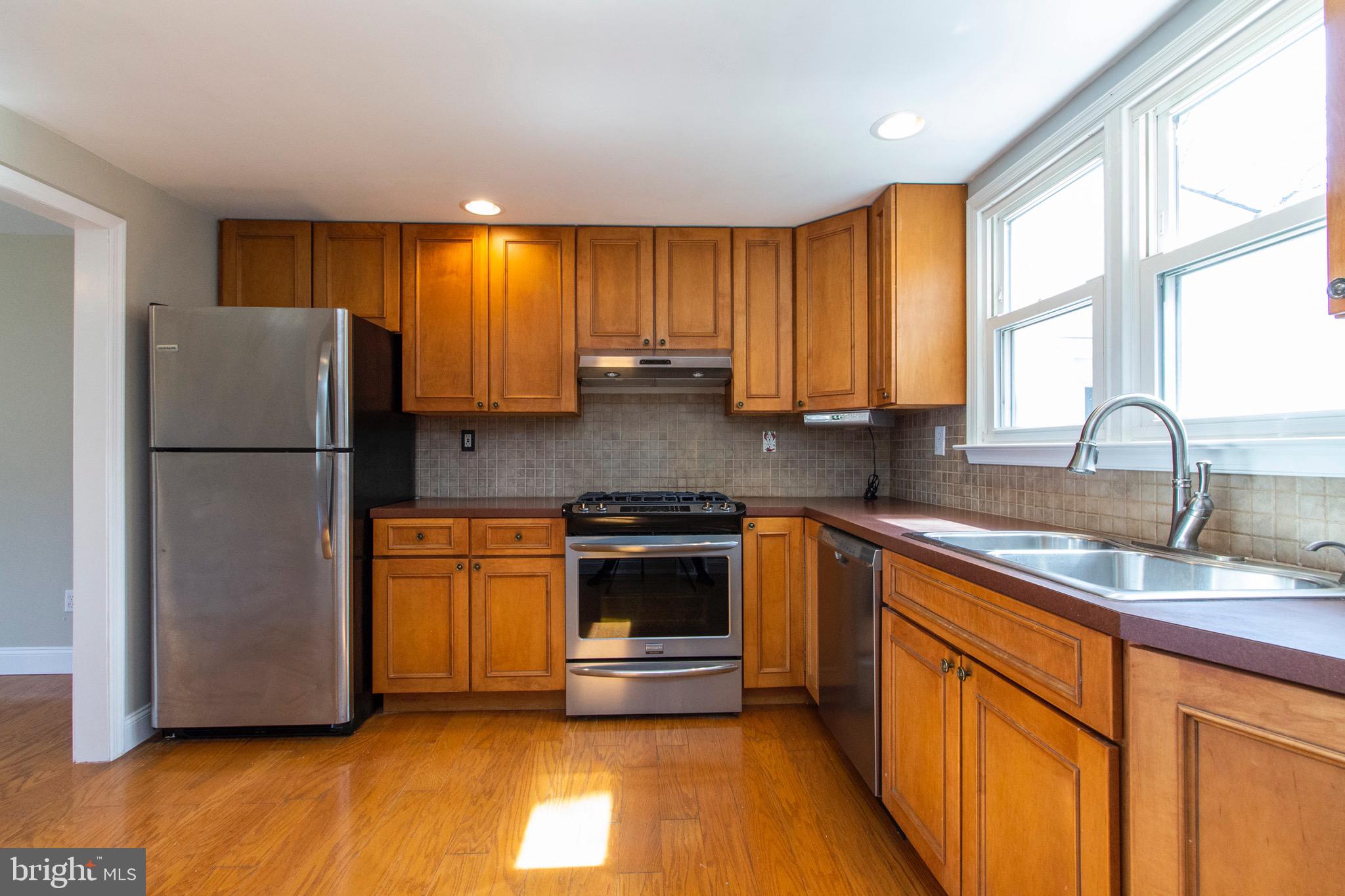 608 Burton Road Oreland, PA 19075 - Photo 8 of 30