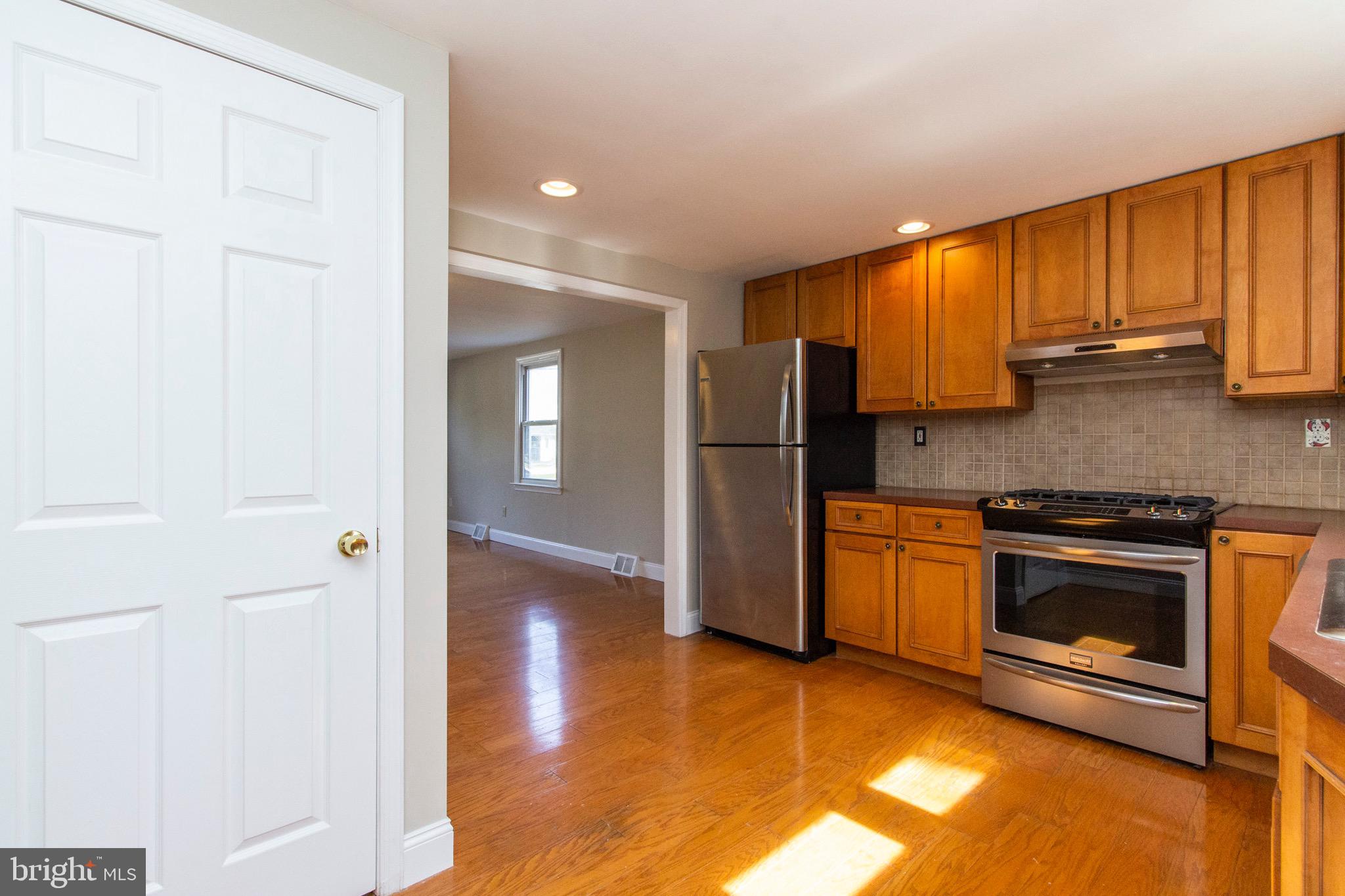 608 Burton Road Oreland, PA 19075 - Photo 9 of 30