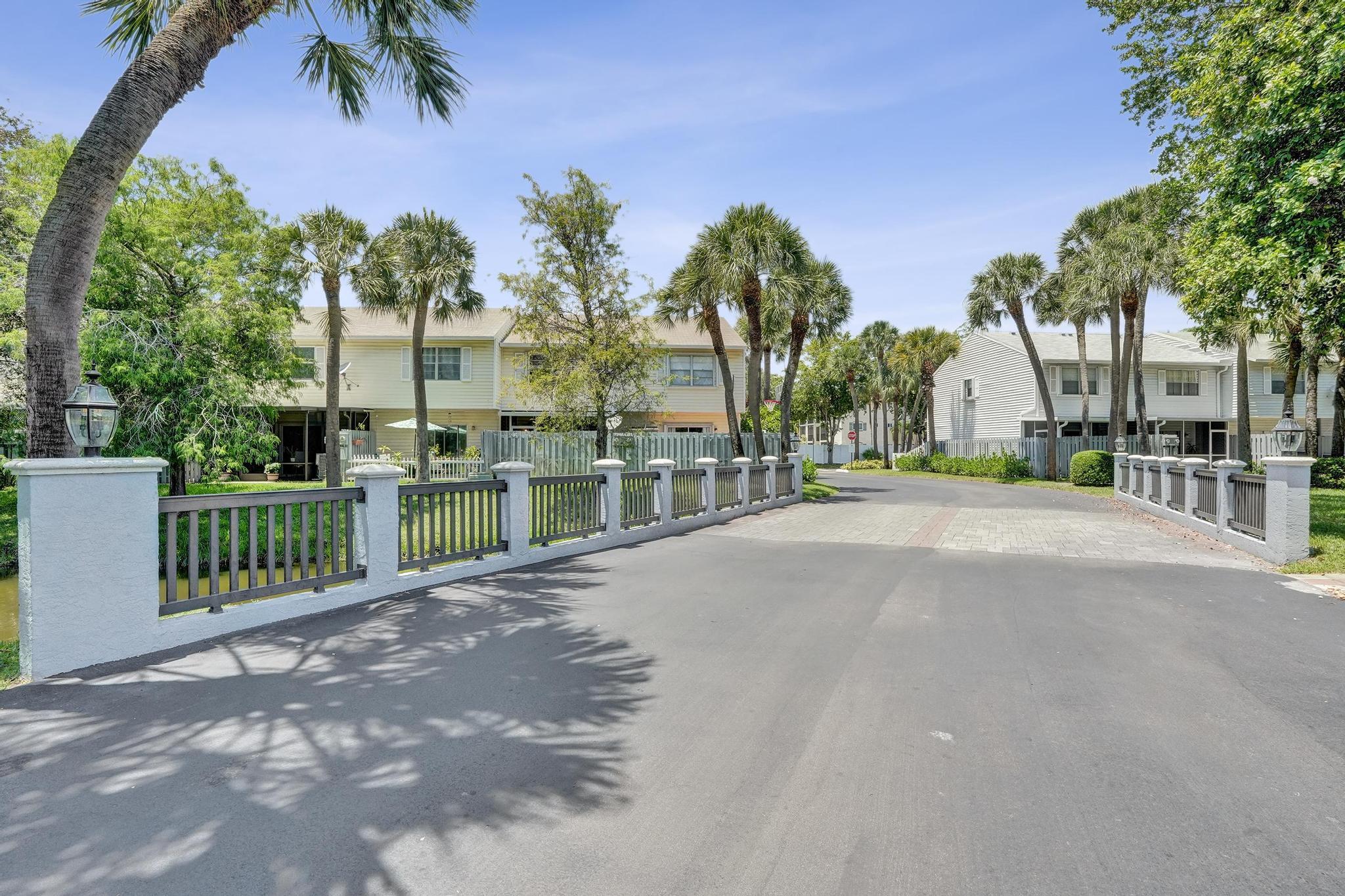 201 Southwest 3rd Street, Unit 201 Pompano Beach, FL 33060 - Photo 40 of 42 DSC02429