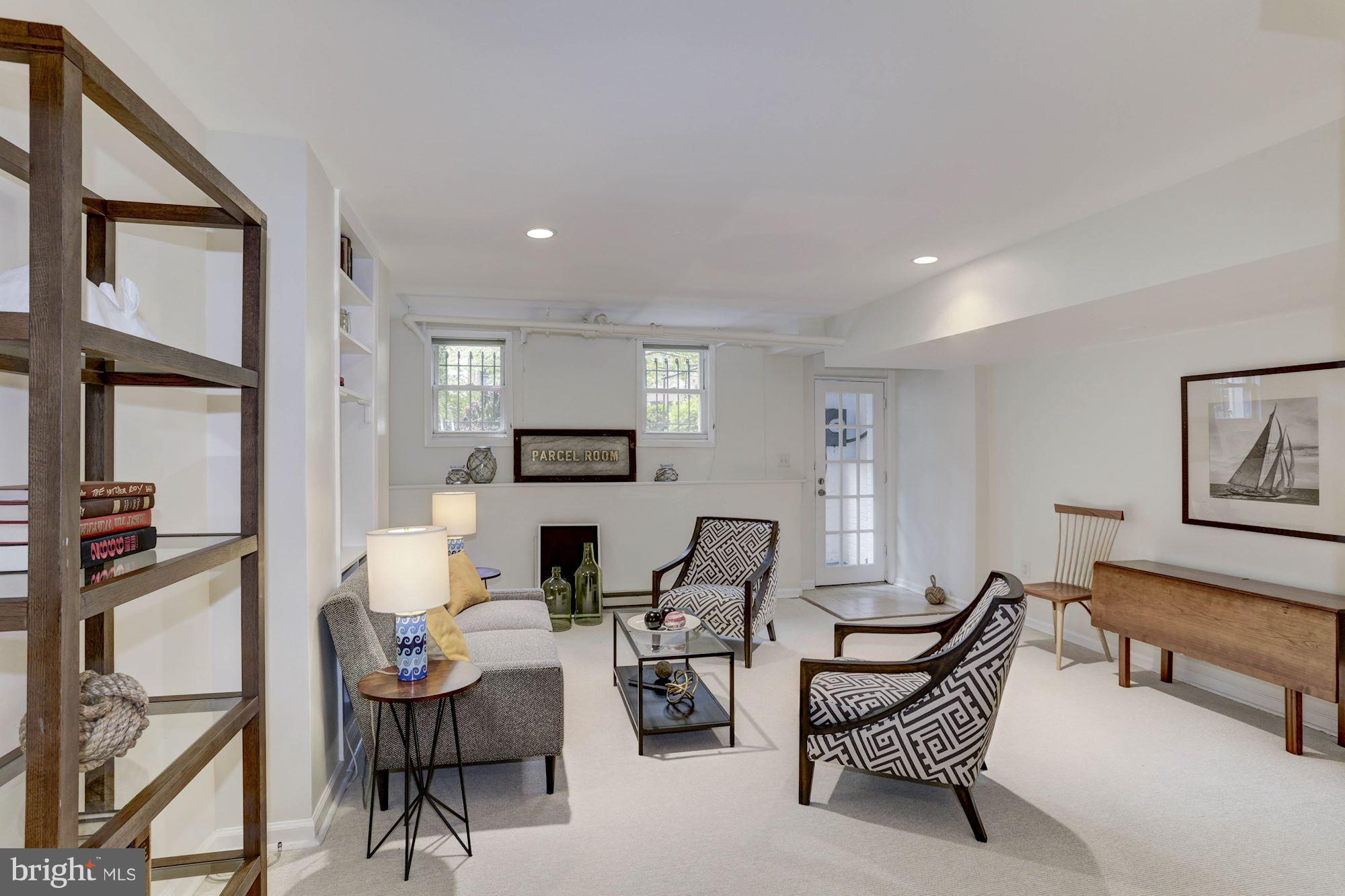 1615 21st Street Northwest Washington, DC 20009 - Photo 23 of 30 a living room with furniture