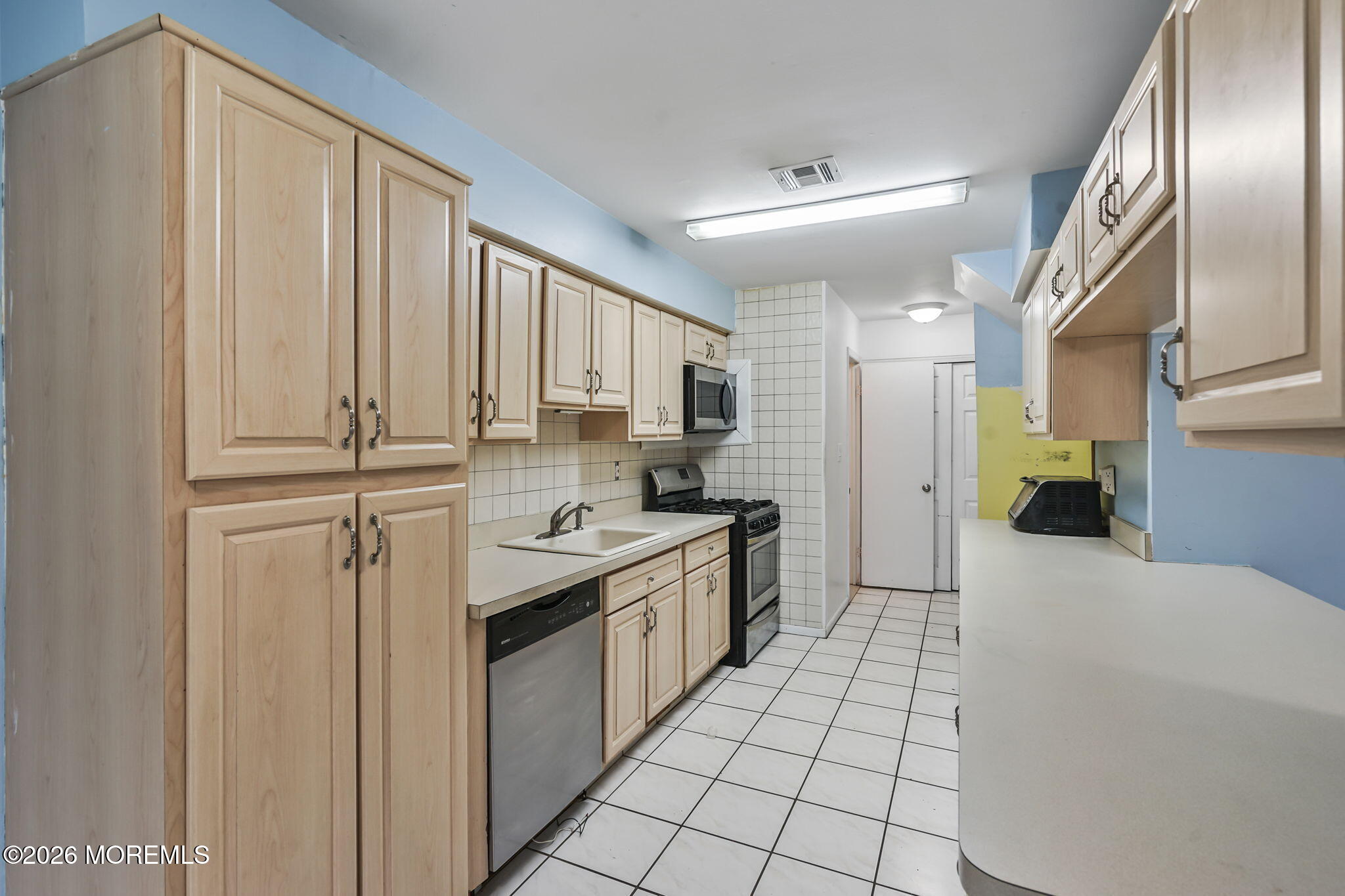 72 Fieldcrest Way Hazlet, NJ 07730 - Photo 2 of 27 kitchen