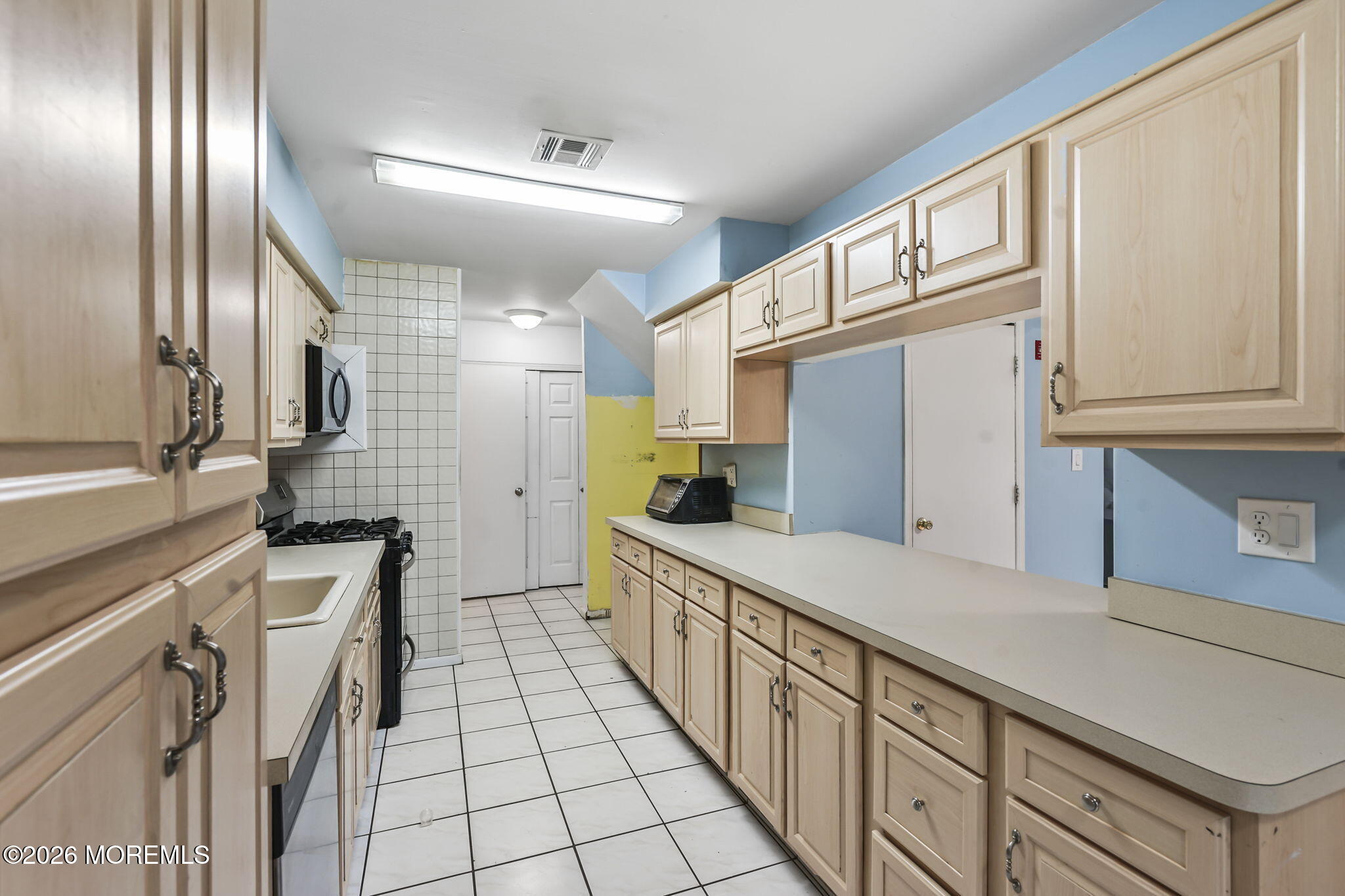 72 Fieldcrest Way Hazlet, NJ 07730 - Photo 26 of 27 kitchen