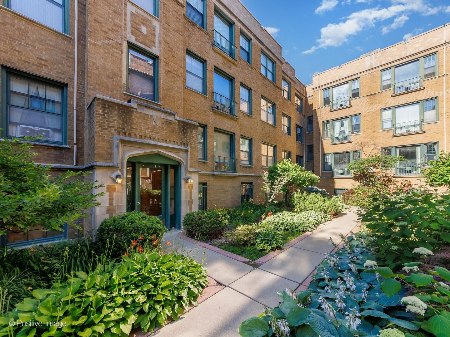 7025 North Sheridan Road, Unit 2E Chicago, IL 60626 - Photo 2 of 18 Gallery Image 2