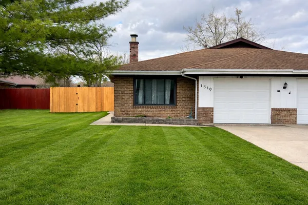 $299,000 | 1310 Beverly Lane, Streamwood, IL 60107