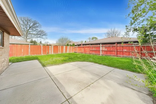 $299,000 | 1310 Beverly Lane, Streamwood, IL 60107