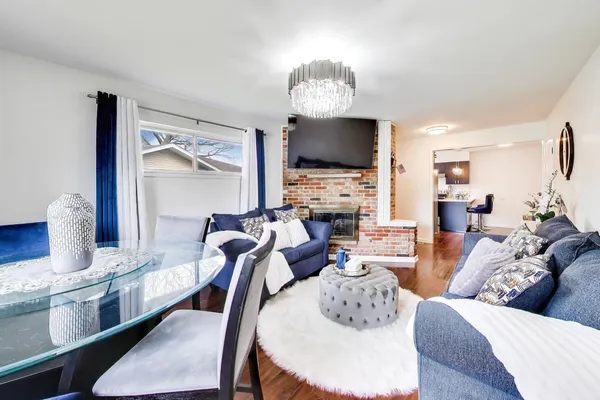 $299,000 | 1310 Beverly Lane, Streamwood, IL 60107