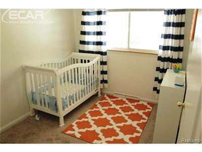 2458 North Long Lake Road Fenton, MI 48430 - Photo 9 of 30 21139932-8.JPG
