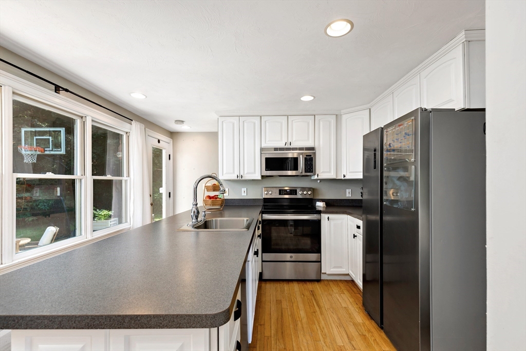 12 Clifford Road Plymouth, MA 02360 - Photo 5 of 42 Gallery Image 5