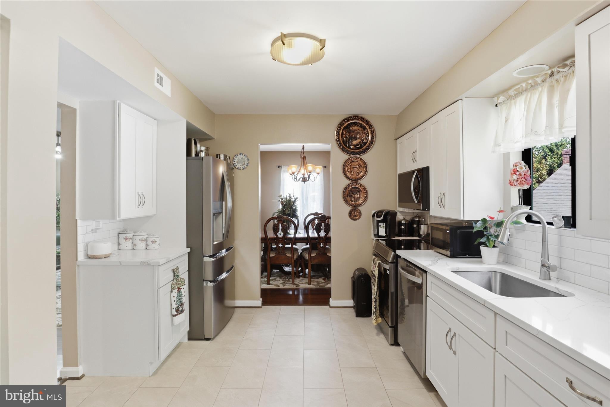 211 Keyes Court Sterling, VA 20164 - Photo 7 of 37 Kitchen