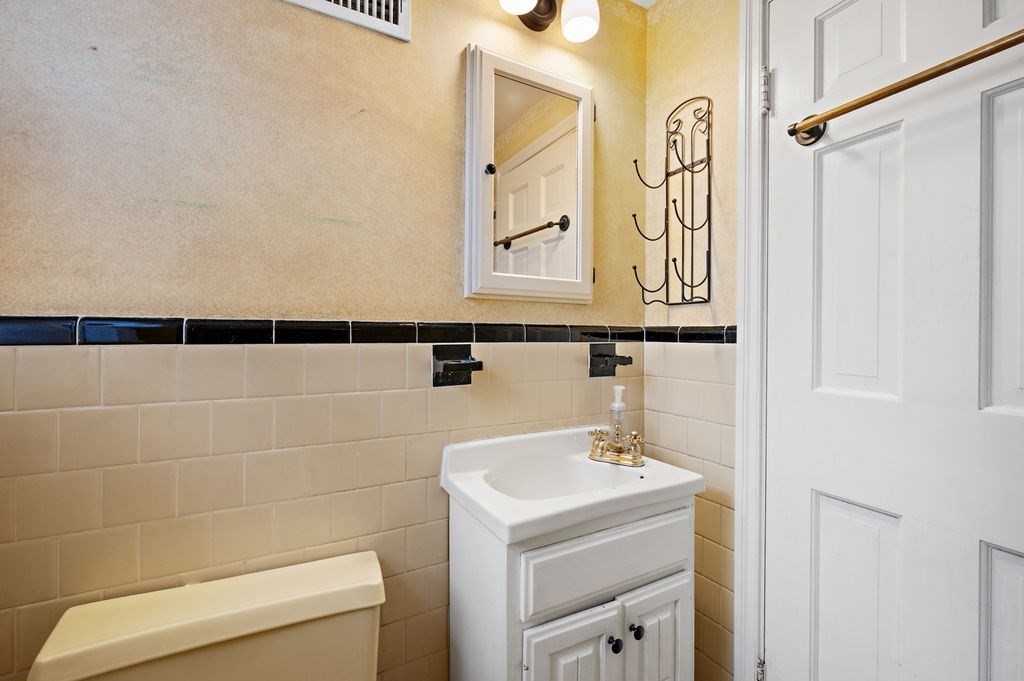 10 Standish Way Lynn, MA 01904 - Photo 23 of 41 a bathroom with a sink a toilet and a mirror