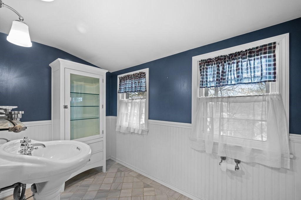 10 Standish Way Lynn, MA 01904 - Photo 29 of 41 a spacious bathroom with a bathtub and a sink