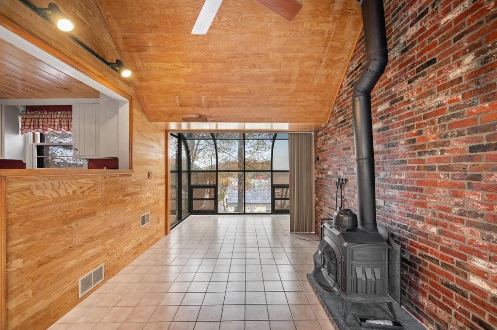 10 Standish Way Lynn, MA 01904 - Photo 7 of 41