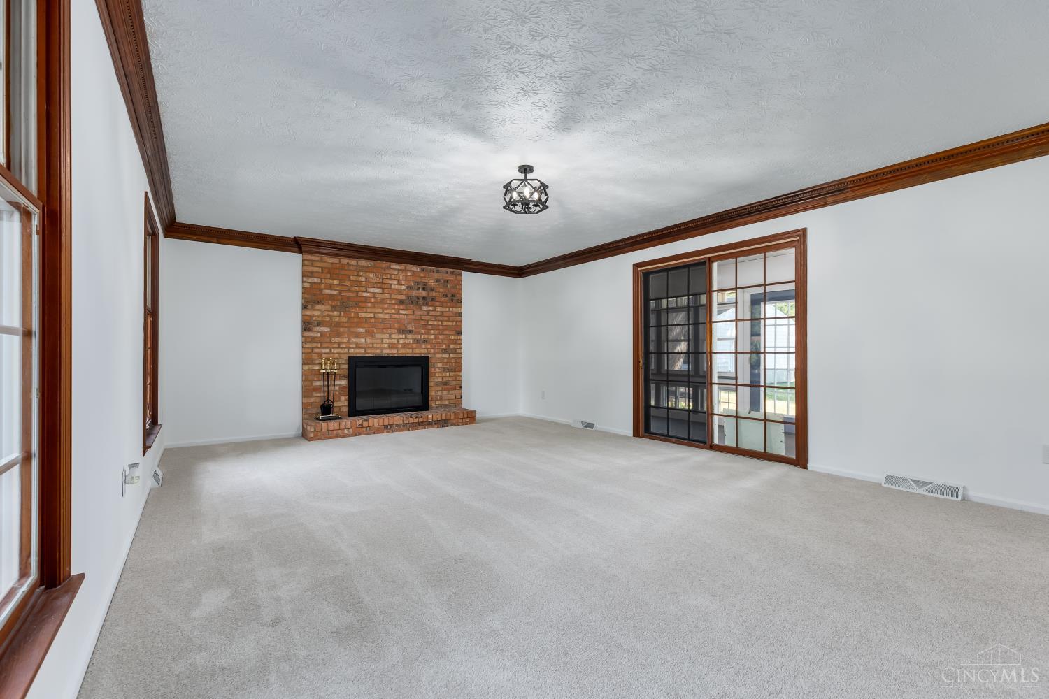 558 Lang Road Cincinnati, OH 45244 - Photo 7 of 49 Gallery Image 7
