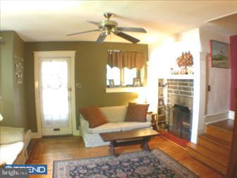 124 Ashby Road Upper Darby, PA 19082 - Photo 2 of 6 Living Room