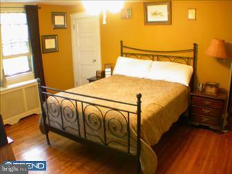 124 Ashby Road Upper Darby, PA 19082 - Photo 5 of 6 Bedroom - Main