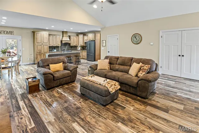 $650,000 | 6009 Rolling Hills Lane, Belleville, IL 62223