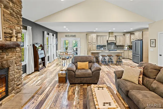 $650,000 | 6009 Rolling Hills Lane, Belleville, IL 62223