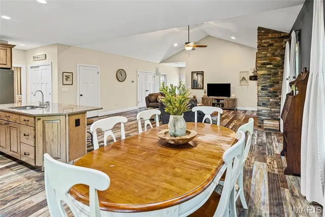 $650,000 | 6009 Rolling Hills Lane, Belleville, IL 62223