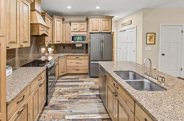 $650,000 | 6009 Rolling Hills Lane, Belleville, IL 62223