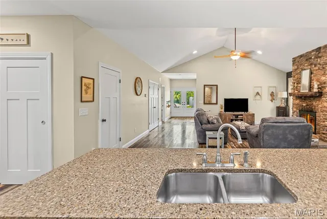 $650,000 | 6009 Rolling Hills Lane, Belleville, IL 62223