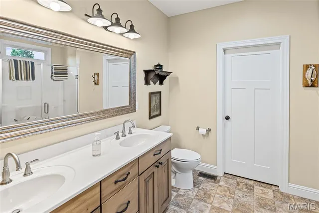 $650,000 | 6009 Rolling Hills Lane, Belleville, IL 62223