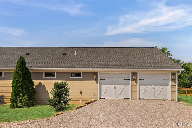 $650,000 | 6009 Rolling Hills Lane, Belleville, IL 62223