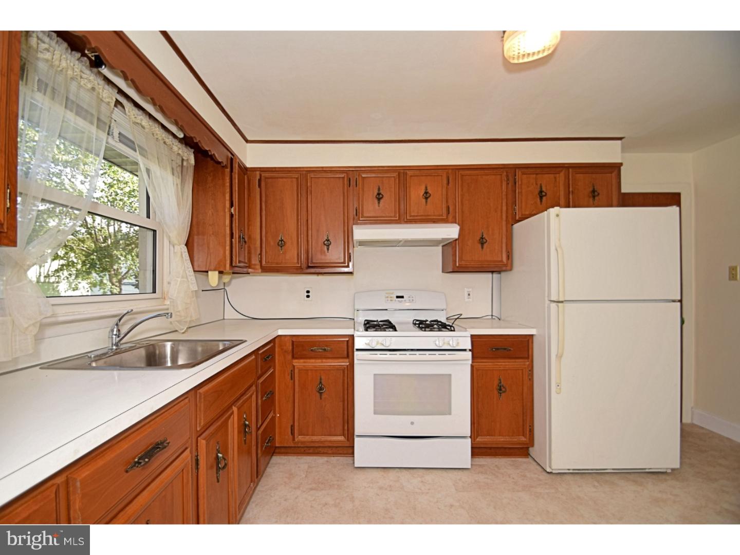 321 Lewis Road Springfield, PA 19064 - Photo 8 of 24