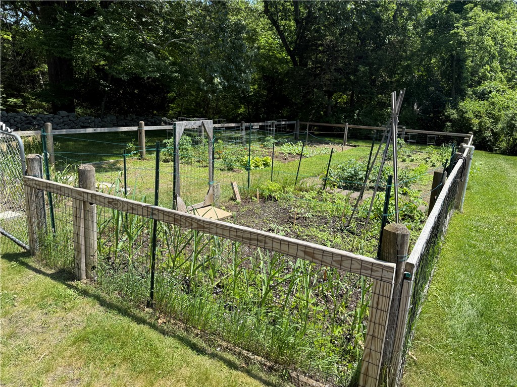 180 Fishing Cove Road North Kingstown, RI 02852 - Photo 33 of 36 Public garden