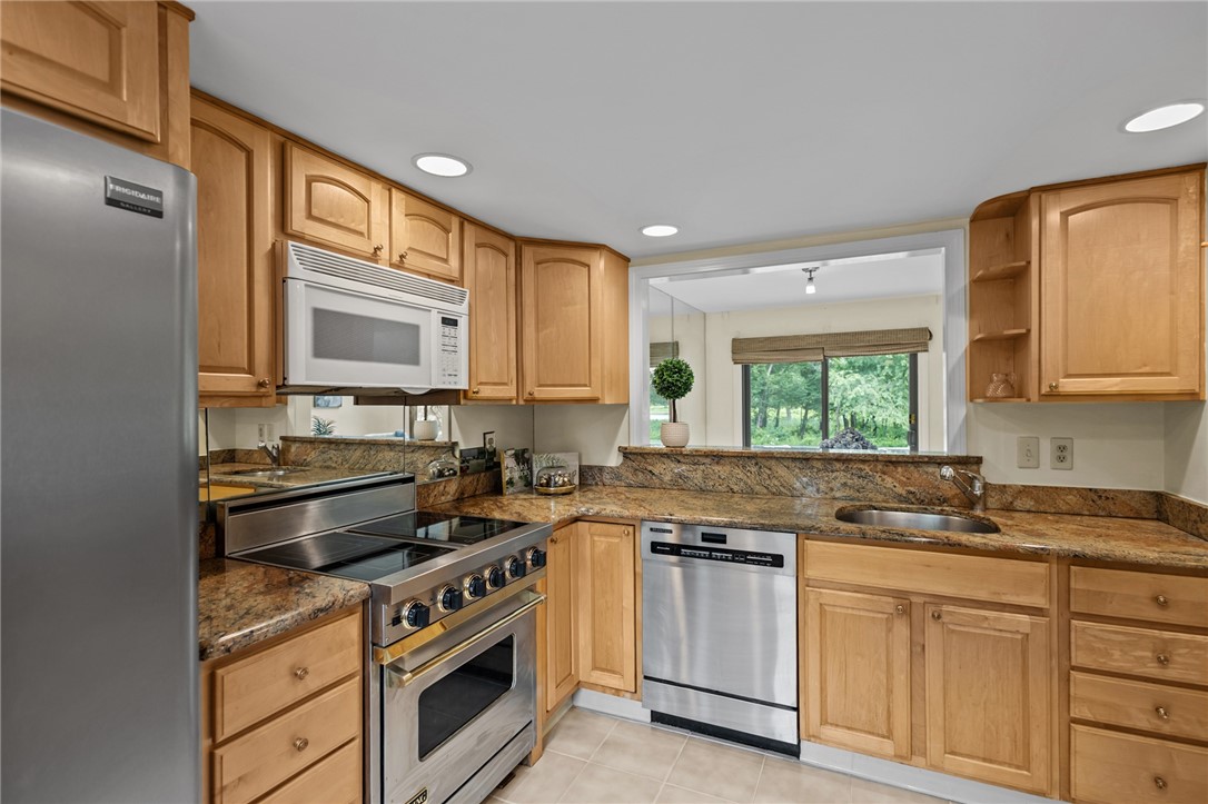 180 Fishing Cove Road North Kingstown, RI 02852 - Photo 10 of 36 SS appliances