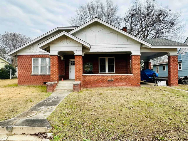 $89,900 | 219 West Court Avenue, Selmer, TN 38375