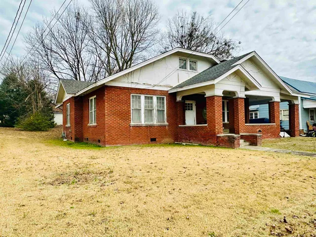 $89,900 | 219 West Court Avenue, Selmer, TN 38375