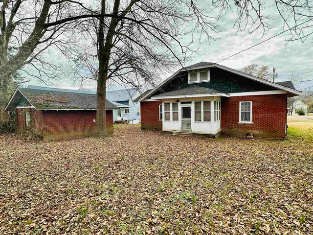 $89,900 | 219 West Court Avenue, Selmer, TN 38375