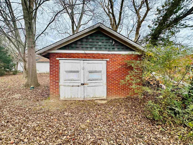 $89,900 | 219 West Court Avenue, Selmer, TN 38375