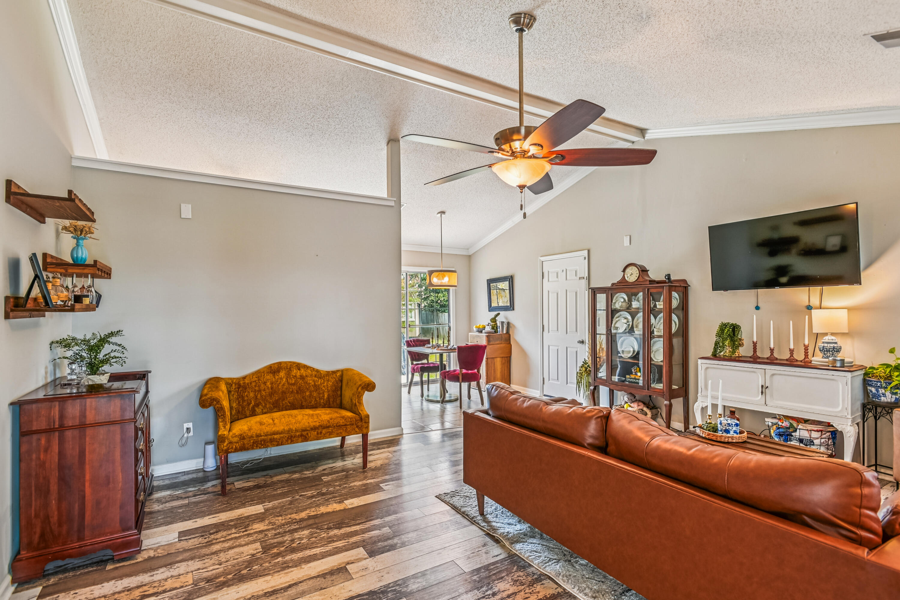 116 Two Hitch Road Goose Creek, SC 29445 - Photo 7 of 42 interiors-living_room-dsc0673