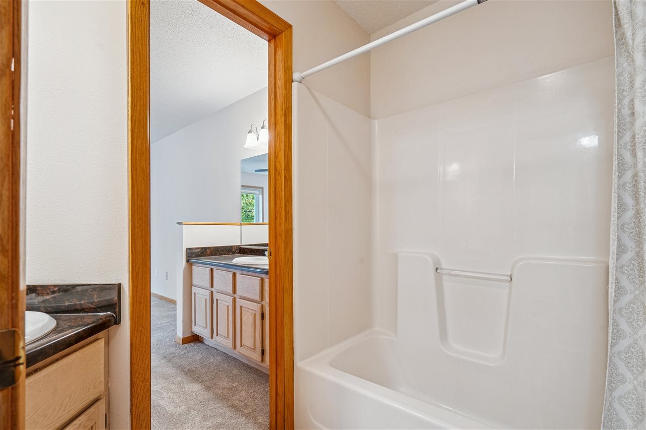 2106 Holiday Road Coralville, IA 52241 - Photo 20 of 35 Gallery Image 20