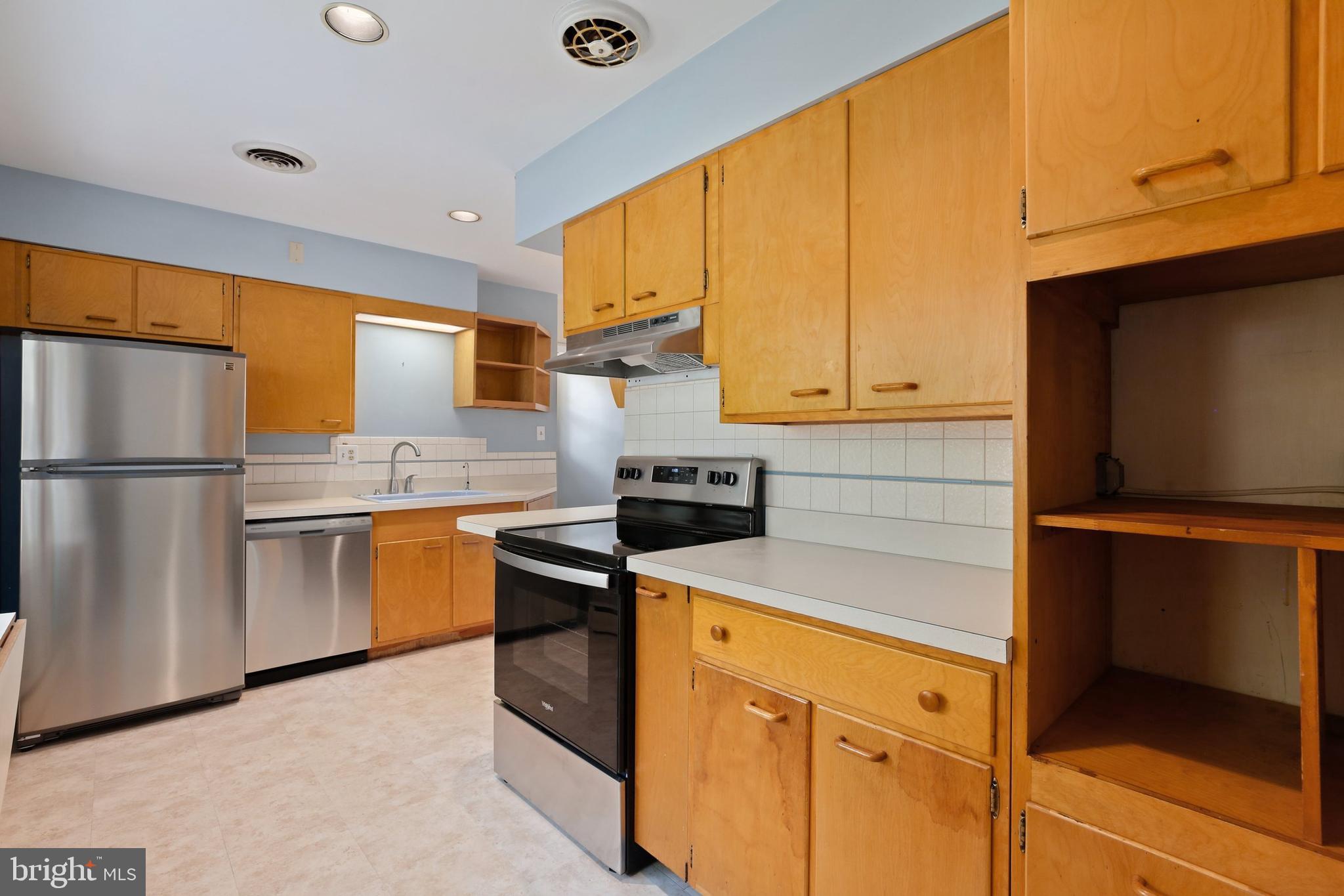 1209 La Grande Road Silver Spring, MD 20903 - Photo 9 of 38