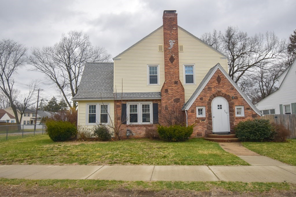 719 Allen Street Springfield, MA 01118 - Photo 1 of 40