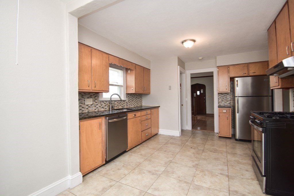 719 Allen Street Springfield, MA 01118 - Photo 15 of 40