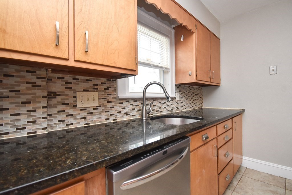 719 Allen Street Springfield, MA 01118 - Photo 16 of 40