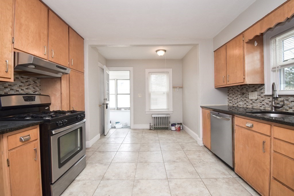 719 Allen Street Springfield, MA 01118 - Photo 18 of 40