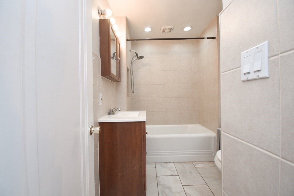 719 Allen Street Springfield, MA 01118 - Photo 31 of 40