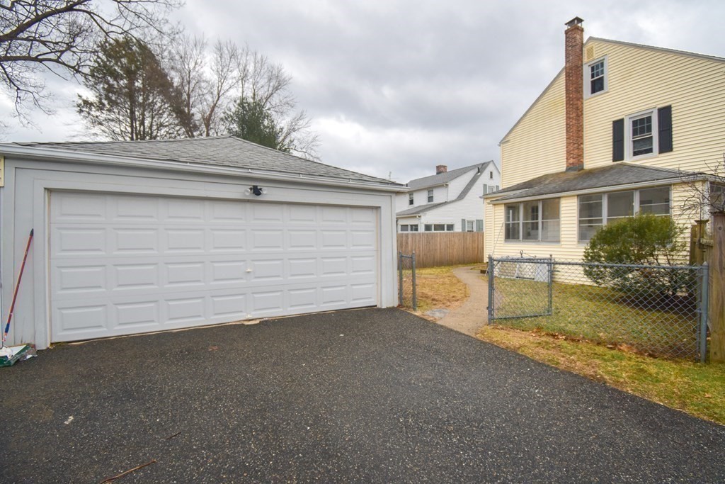 719 Allen Street Springfield, MA 01118 - Photo 39 of 40