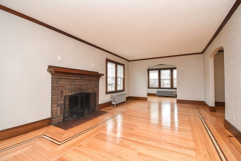 719 Allen Street Springfield, MA 01118 - Photo 5 of 40