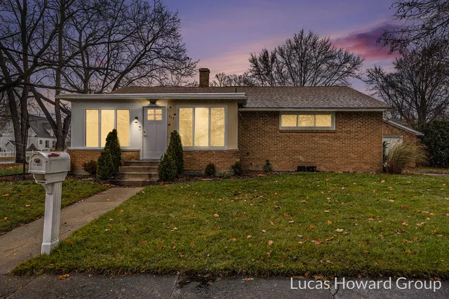 $169,900 | 305 East Pine Street, Fremont, MI 49412